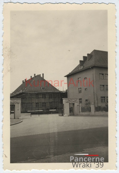 [Z.Pz.Lehr.Abt.001] C127 Foto Wehrmacht Panzer Lehr Abtl. Wünsdorf Kaserne Eingang Wache.jpg