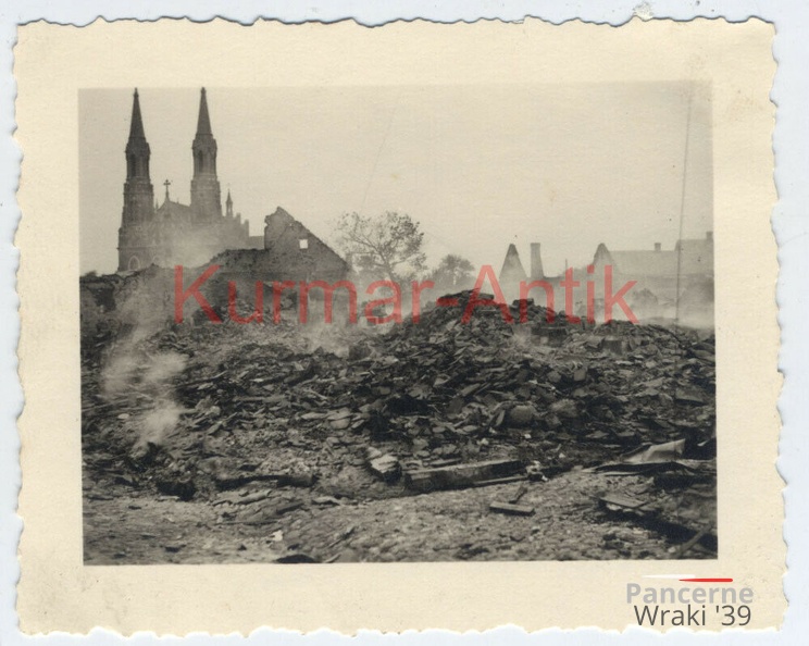 [Z.Pz.Lehr.Abt.001] C151 Foto Wehrmacht Panzer Lehr Abtl. Polen Feldzug Sokoly Kirche church Ruinen.jpg