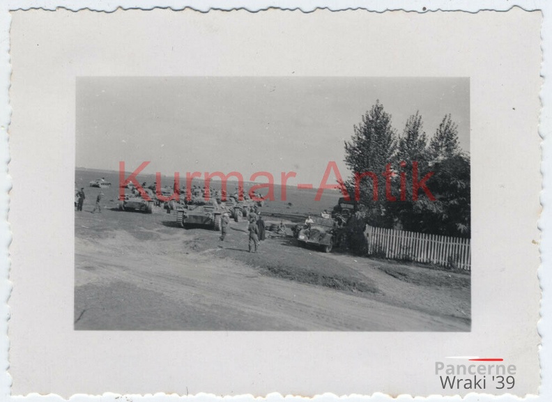 [Z.Pz.Lehr.Abt.001] C159 Foto Wehrmacht Panzer Lehr Abtl. Polen Feldzug Grenze Brest Litowsk Kolonne.jpg