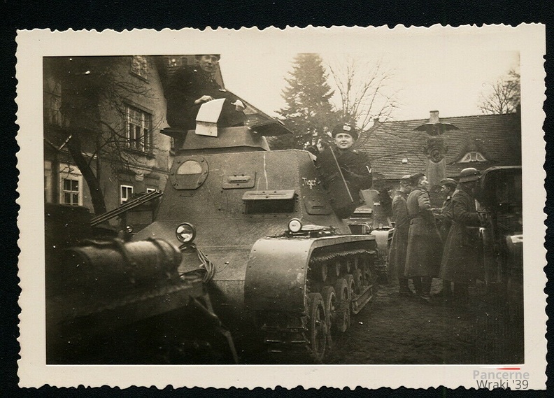 [Z.Pz.Nachr.Abt.39.001] B019 Panzer in Beutnitz Crossen 2. WK 1933-45 Panzerregiment aw.jpg