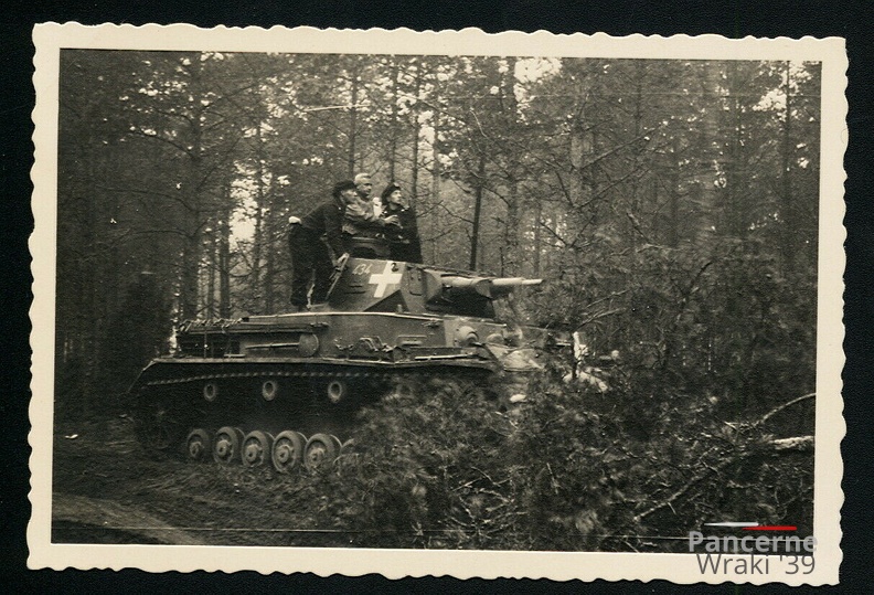 [Z.Pz.Nachr.Abt.39.001] B036 Panzer durch den Wald Polen 2. WK 1933-45 Panzerregiment aw.jpg