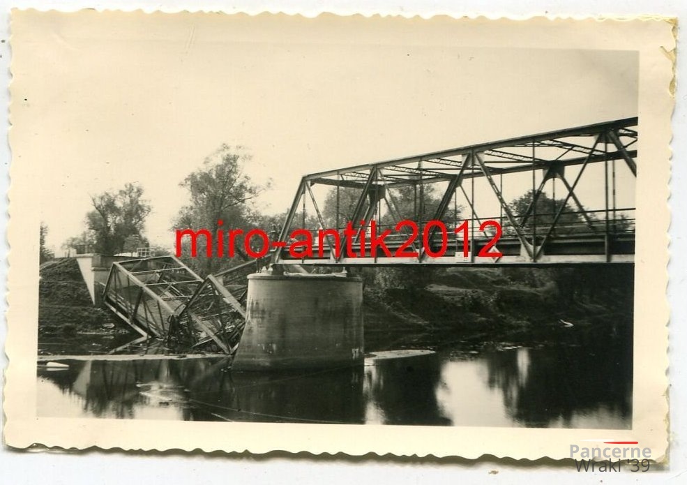 [Pz2][#142]{004}{a} Pz.Kpfw II Ausf.C, Pz.Rgt.8, #xxx, most na rzece Muchawiec koło Twierdzy Brzeskiej