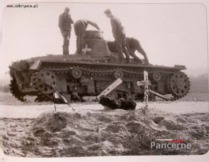 [Pz3][#013]{003}{a} Pz.Kpfw III Ausf.C, Pz.Rgt.7, Stoczek Łukowski, cała bryła