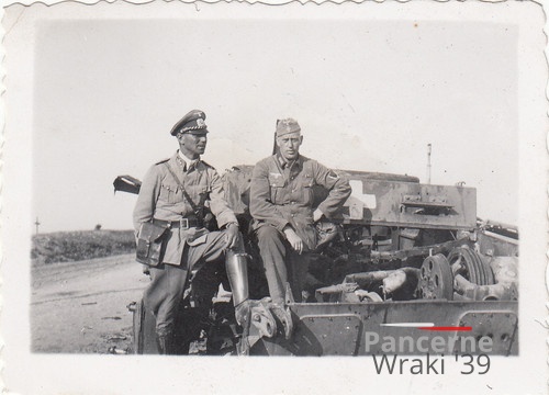 [Pz3][#013]{201}{a} Pz.Kpfw III Ausf.C, Pz.Rgt.7, Stoczek Łukowski, rozsadzona wanna, bez wieży.jpg