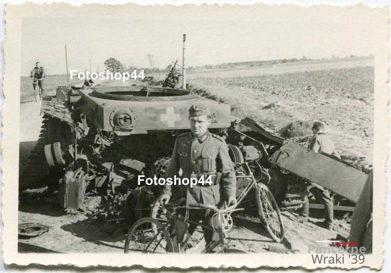 [Pz3][#013]{207}{a} Pz.Kpfw III Ausf.C, Pz.Rgt.7, Stoczek Łukowski, rozsadzona wanna, bez wieży.jpg