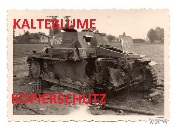 [Z.Inf.Rgt.102.001] Zerstörter Panzer I mit Kennung 106 ,Warta bei Lodz , Polen Feldzug 1939 a