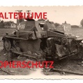 [Z.Inf.Rgt.102.001] Zerstörter Panzer I mit Kennung 106 ,Warta bei Lodz , Polen Feldzug 1939 a