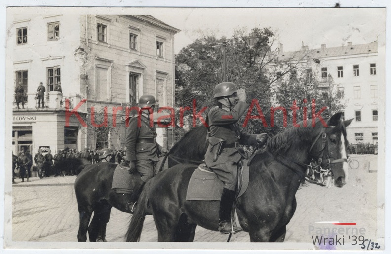 [Z.Inf.Rgt.59.001] C524 Foto Wehrmacht I.R.59 Polen Feldzug Warschau Parade General zu Pferd.jpg