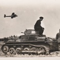 [Z.Pz.Div.04.001] 9999  Polenfeldzug, Vormarsch der 4.PD, Panzer, Flugzeug Ju88.jpg