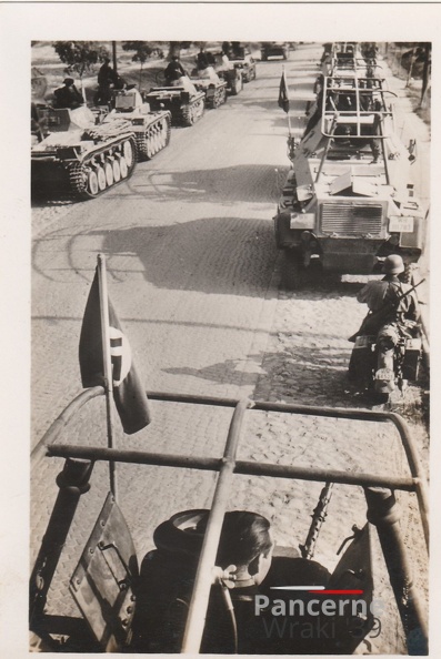 [Z.Pz.Div.04.001] 9999 Vormarsch in Polen, Panzer PIII, 4.PD, Funkwagen.jpg