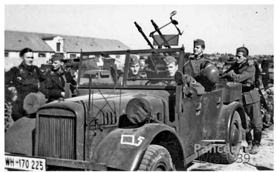 A wheeled vehicle (Kfz. 4) of the regiment with a twin machine gun for antiaircraft defense.jpg