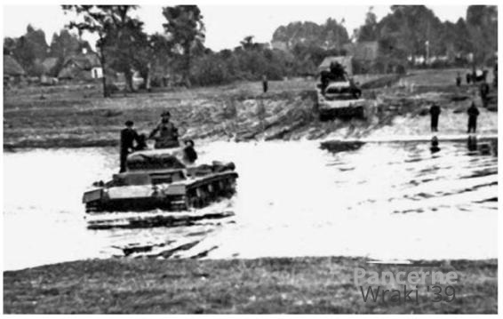 September 1939 Tanks of the regiment cross the Bug.jpg