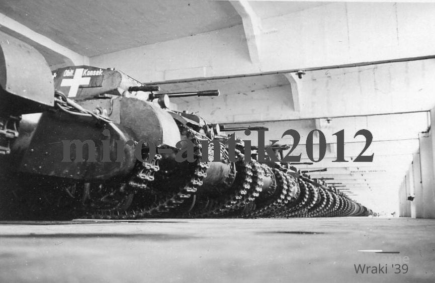 Foto-Panzer-Regiment-10-Panzer-Fahrzeughalle-Kaserne-Zinten-Ostpreussen2