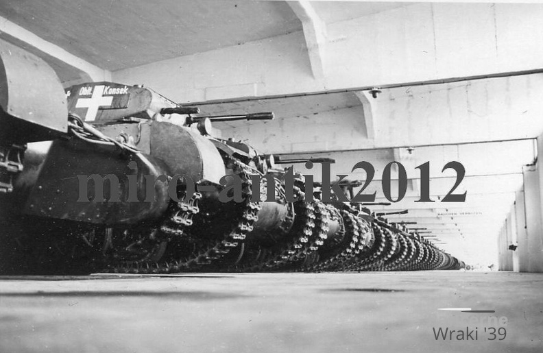 Foto-Panzer-Regiment-10-Panzer-Fahrzeughalle-Kaserne-Zinten-Ostpreussen2.jpg