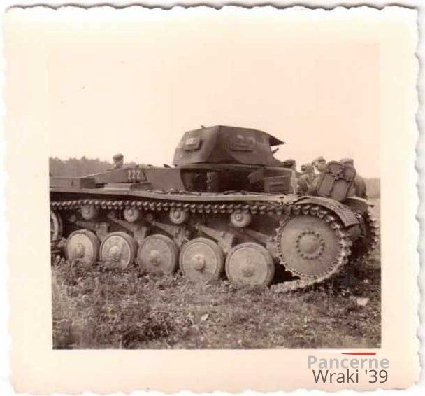 [Pz2][#300]{103}{a} Pz.Kpfw II Ausf.C, Pz.Rgt.36, #222, Mokra.jpg