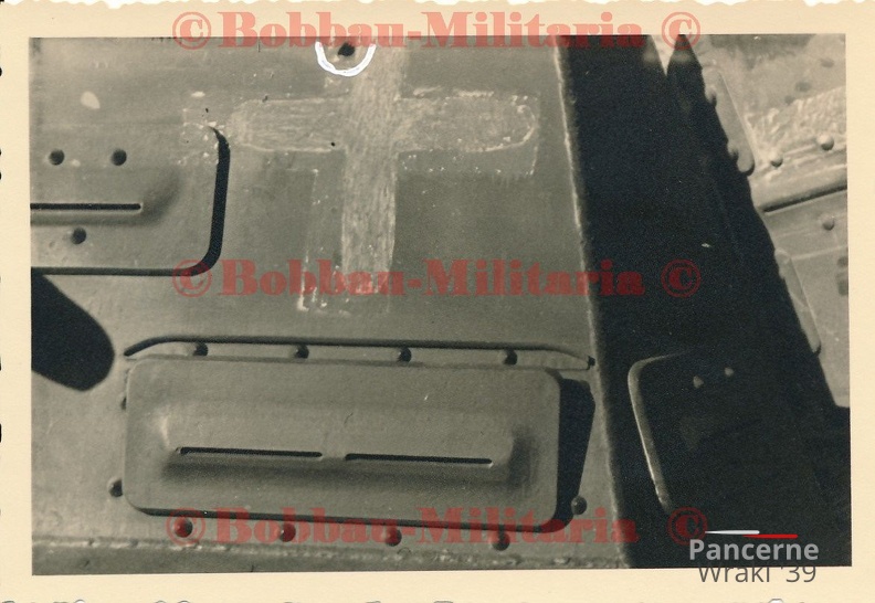 [Z.Pz.Rgt.07.001] L196 Polen Panzerkampfwagen Nummer mit polnischen PAK Treffer Balkenkreuz aw.jpg