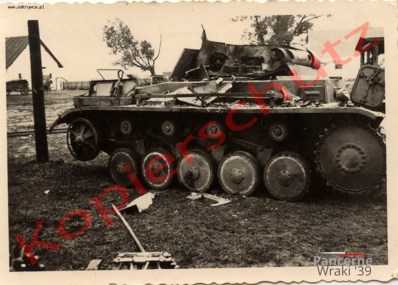 [Pz2][#602]{001}{a} Pz.Kpfw II Ausf.C, brak prawej strony wieży .jpg