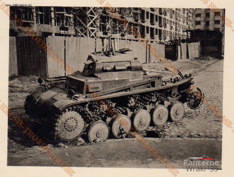 [Pz2][#285]{001}{a} Pz.Kpfw.II Ausf.C, Pz.Rgt.35, # 'Gneisenau', Warszawa, ul.Radomska.jpg
