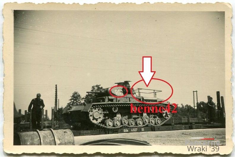 [Z.Pz.Rgt.03.001] Wehrmacht #24 Panzer Regt. 3 Heimfahrt von Polen Panzer 3 mit Rahmenantenne aw.jpg