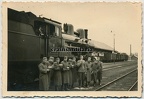 [Z.Inf.Rgt.20.001] #005 Foto 10.ID Soldaten b. Dampflok Lokomotive m. Kennung in Tschechien 1939