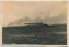 [Z.Inf.Rgt.20.001] #009 Foto polnische Beute Flugzeug Flugplatz vor brennendes WARSCHAU Polen 1939