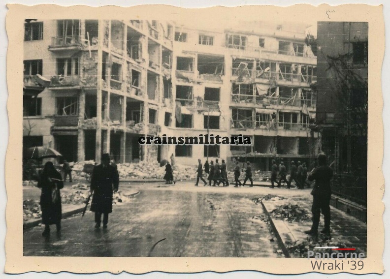 [Z.Inf.Rgt.72.002] #15 Orig. Foto Bevölkerung b. Einmarsch 46.ID in zerstörtes WARSCHAU Polen 1939
