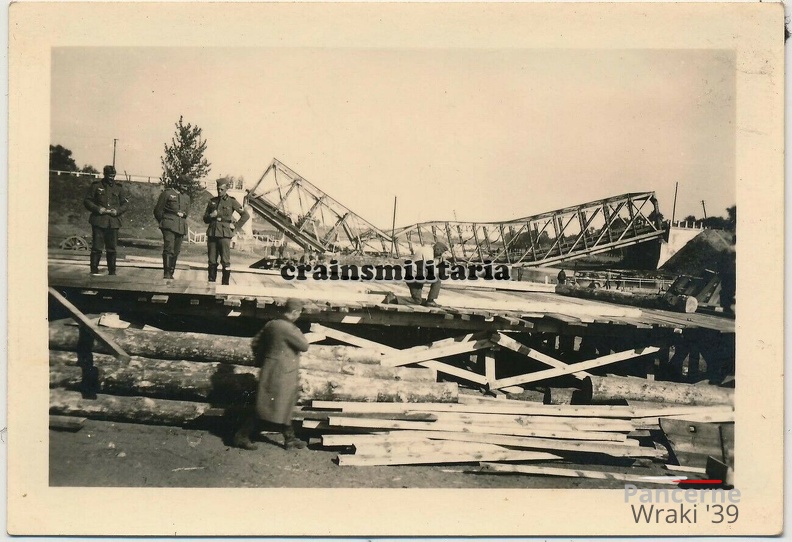 [Z.Art.Rgt.53.001] #024 Foto Soldaten b. Brückenbau Notbrücke zerstörte Brücke Polen 1939 Warthe