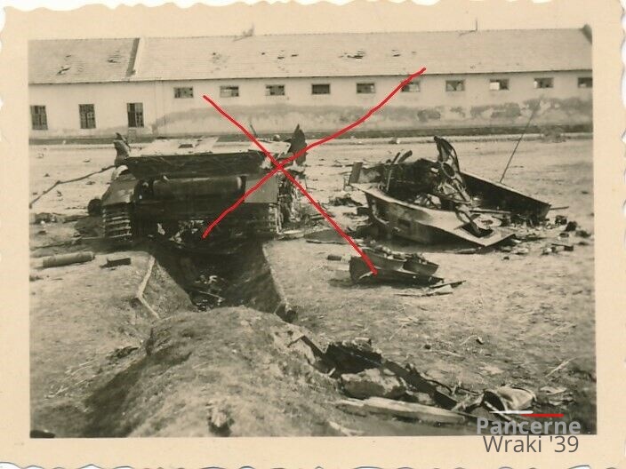 [Z.X0015] Nr. 29395 Foto Deutsche Wehrmacht Einmarsch Polen zerstörter Panzer 4,5 x 6 cm aw.jpg