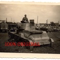 [7TP][#403]{003}{a} plac z czołgiami Panzer Regiment 1, w tle wysokie kominy