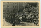 [Z.Inf.Rgt.44.001] Foto 11.ID Kübelwagen b. Strassensperre in zerstörtes WARSCHAU Polen 1939