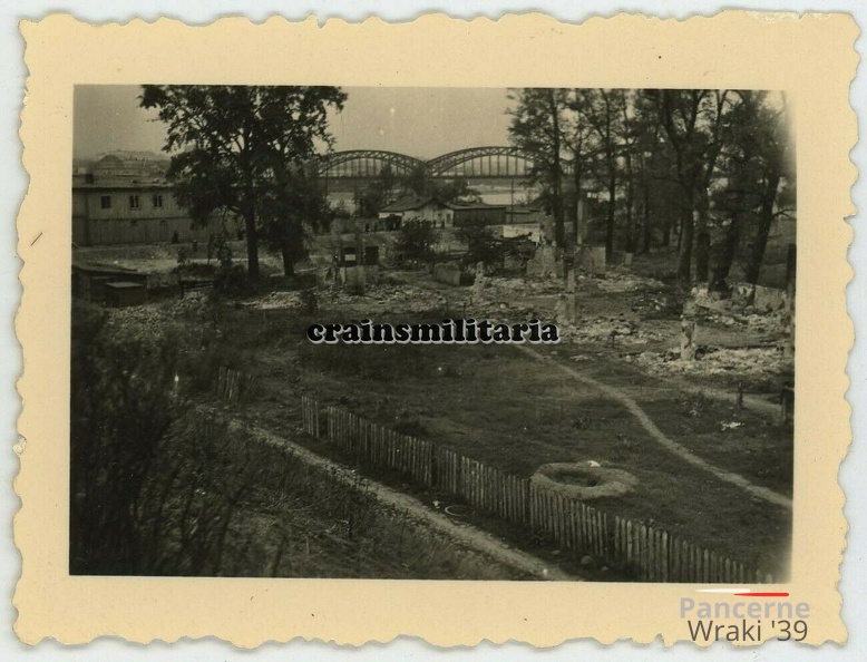 [Z.Inf.Rgt.44.001] Foto zerstörte Häuser b. Weichsel Wisla Brücke in WARSCHAU Polen 1939.jpg