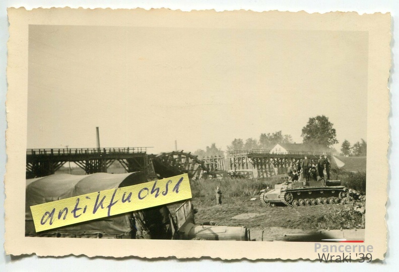 [Z.Pz.Rgt.31.003] #035 Deutscher Front-Panzer IV neben gesprengter Brücke in Polen 1939 aw