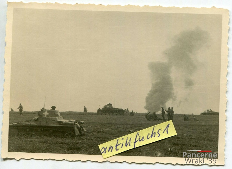 [Z.Pz.Rgt.31.003] #036 Deutsche Front-Panzer bei einem Gefecht bei Pless Pszczyna in Polen 1939 aw.jpg
