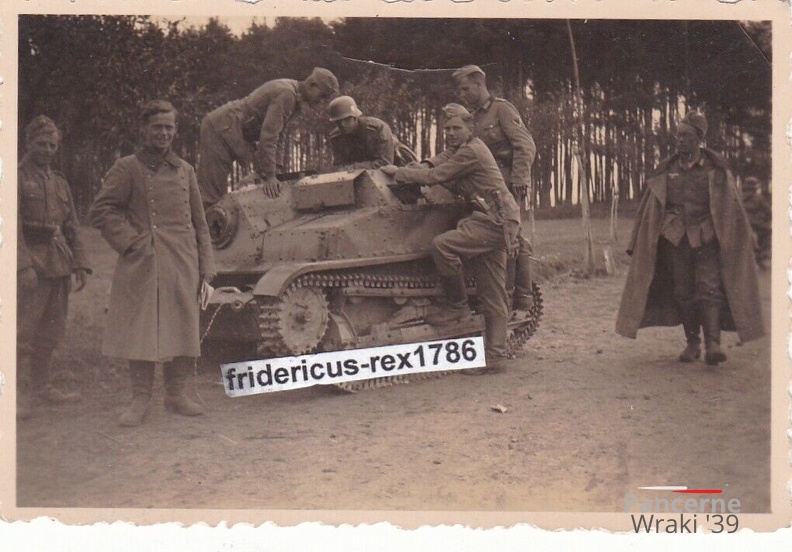 [Z.Inf.Rgt.62.001] Foto WH Inf.Rgt. 62 7. ID 14. Pzabw Kop im Osten Polen 39 Beute Panzer Tank.jpg