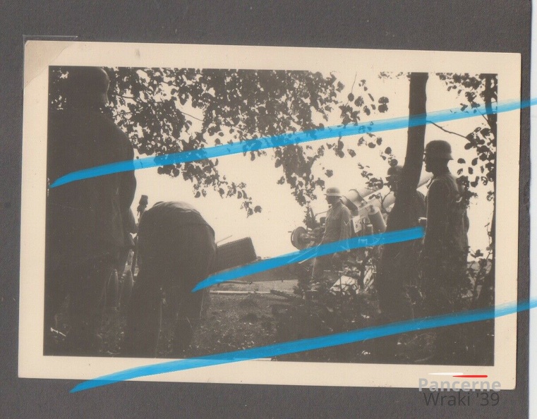 [Z.Art.Rgt.XX.001] Orig foto A.R WH Artillerie Geschütz Stellung Tarnung Wald POLEN 1939.jpg