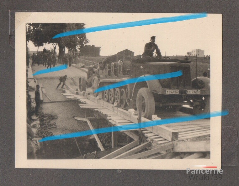 [Z.Art.Rgt.XX.001] Orig foto A.R WH Sd.KfZ gesprengte brücke pontonbrücke b. Lomza Wizna POLEN.jpg