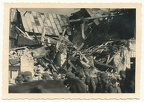 [Z.Inf.Rgt.91.001] Foto Soldaten der Wehrmacht vor Häuser Ruinen in Pinczow Polen 1939 IR 91