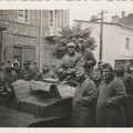 [Z.X0027] Foto 2 WK Krakau Soldaten Panzer Fahrzeug Stahlhelm Polen Feldzug 1939!40 aw