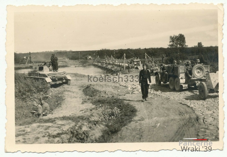 [Z.Pz.Abw.Abt.53.001] Foto Panzerjäger Abt. 53 Polenfeldzug 1939 Panzer 5. Pz. Div. Brücke LKW Protzen