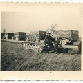 [Z.Pz.Rgt.04.001] #004 Foto Panzermänner am Panzer Schlepper vor LKW´s in Tschechien Panzer Reg. 4 aw