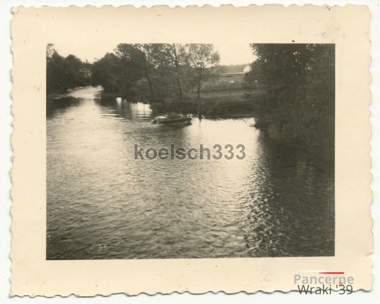 [Z.Pz.Rgt.04.001] #005 Foto Panzer durchfährt einen Fluss im Sudetenland Pz. Reg. 4 Tschechien 1938.jpg