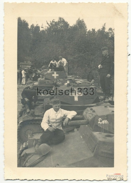 [Z.Pz.Rgt.04.001] #036 Foto Panzermänner an Panzer I Kampfwagen Tanks mit Namen ! Panzer Reg. 4 - 2. PD.jpg