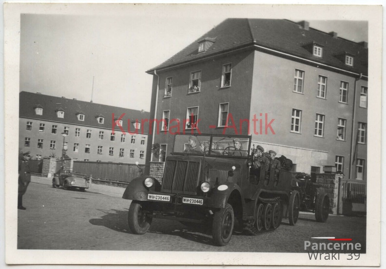 [Z.Art.Rgt.49.001] C442 Foto Wehrmacht Artillerie Regt.49 Magdeburg Kaserne Panzer Halbkette Kanone