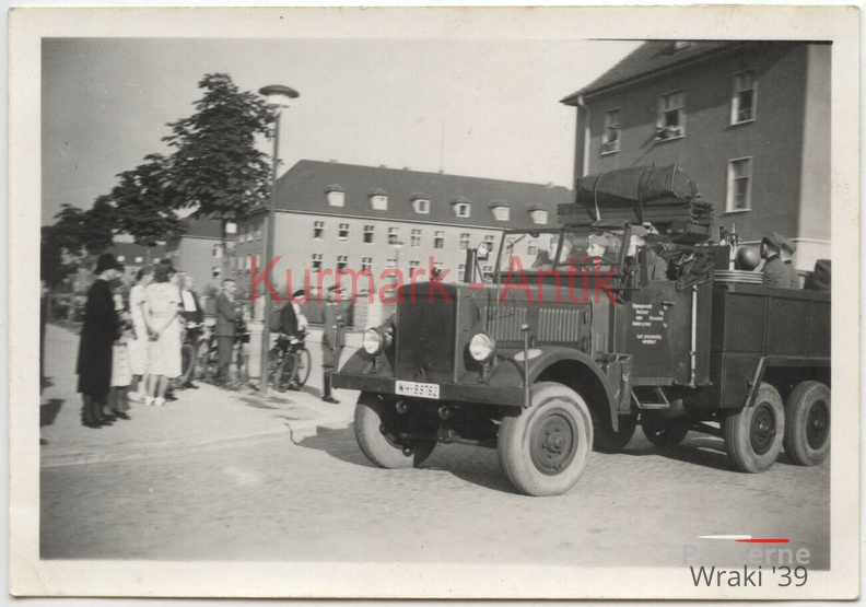 [Z.Art.Rgt.49.001] C443 Foto Wehrmacht Artillerie Regt.49 Magdeburg Kaserne LKW Henschel Mercedes