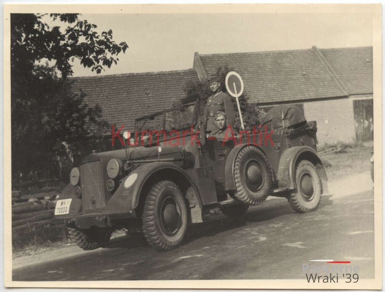 [Z.Art.Rgt.49.001] C446 Foto Wehrmacht Artillerie Regt.49 Polen LKW PKW Horch Schlosswalden Oppeln.jpg