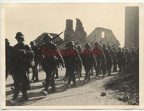 [Z.Art.Rgt.49.001] C494 Foto Wehrmacht Art. Reg.49 Polen Feldzug Warschau Ruine Infanterie Einmarsc