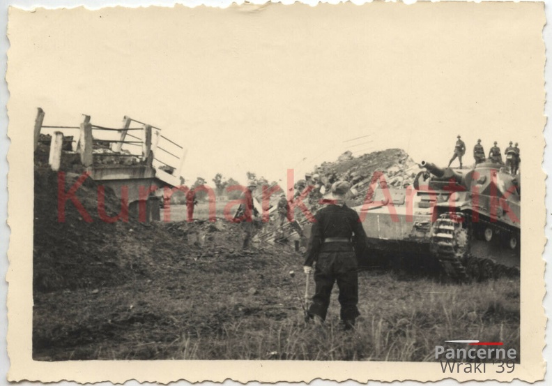 [Z.Aufkl.Abt.17.001] C956 Fotos Wehrmacht Polen Front A.A.17 Spähwagen Panzer III Warthe Brücke crash