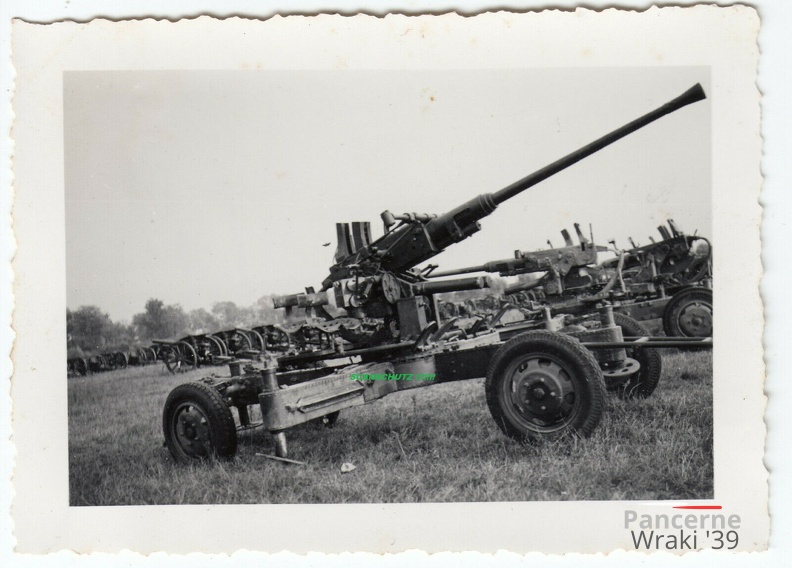 [Z.Pi.Btl.37.001] #22 WH Pi-Btl.37 an polnische Beute Flak-Geschütz in Polen 1939.jpg
