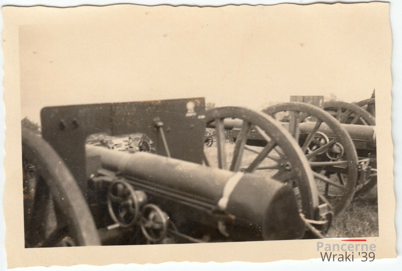 [Z.Pi.Btl.37.001] #23 WH Pi-Btl.37 an polnische Beute Artillerie Geschütz Kanone in Polen 1939 (4).jpg