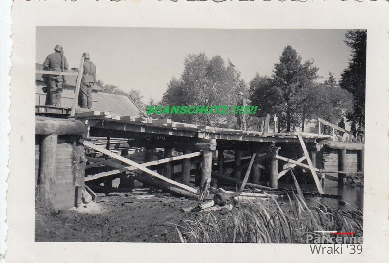 [Z.Pi.Btl.37.001] #31 WH Pi-Btl.37 Brückenbau zerstörter Brücke Bzura Sochaczew Masowien Polen 1939(3).jpg
